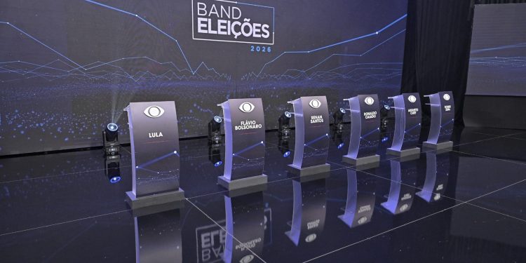 Debate na Band é marcado por cadeiras vazias e ataques à polarização