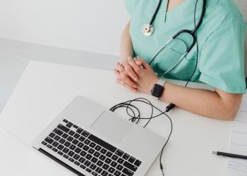Operação da PF mira esquema de venda de diplomas de Medicina