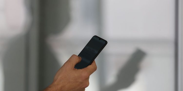 Mais de 830 mil celulares foram subtraídos em 2025, aponta relatório