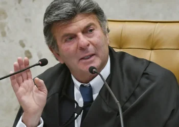 Fux suspende decisão de Dino e restabelece posts sobre Nossa Senhora