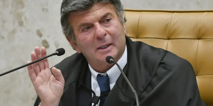 Fux suspende decisão de Dino e restabelece posts sobre Nossa Senhora