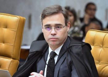 Mendonça volta a suspender multas sobre saúde mental no trabalho