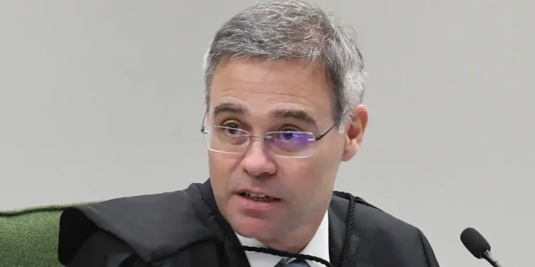 Mendonça vota para manter decisão de retirar posts de Nossa Senhora