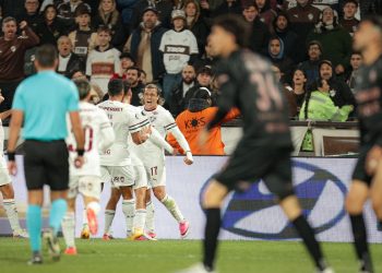Fluminense leva susto, mas é 1º classificado à semi da Libertadores