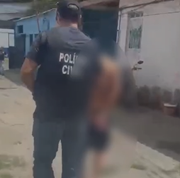 Mulher se joga de carro com medo de ser agredida por ex-companheiro em Manaus