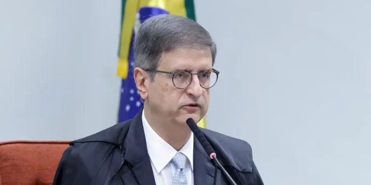 PGR pede anulação de investigação sobre conversas de Moraes e Vorcaro