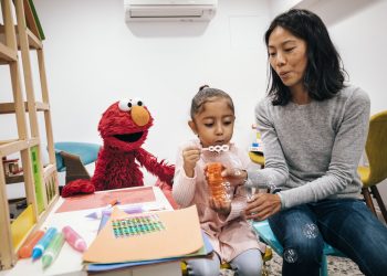 Projeto ajuda crianças a desenvolverem empatia, colaboração e relacionamentos saudáveis desde a primeira infância