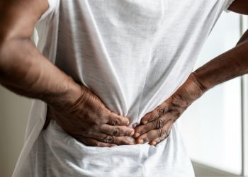 Uso frequente de medicamentos anti-inflamatórios pode causar lesões nos rins, alerta médica