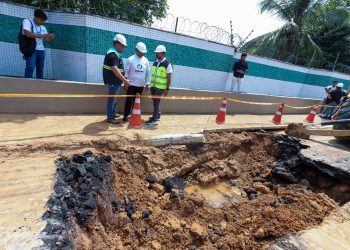 Avenida Ipase é liberada para tráfego de veículos após rompimento de adutora