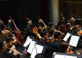 Quatro corais e Amazonas Filarmônica abrem o 11º Festival Amazonas de Corais no Teatro Amazonas