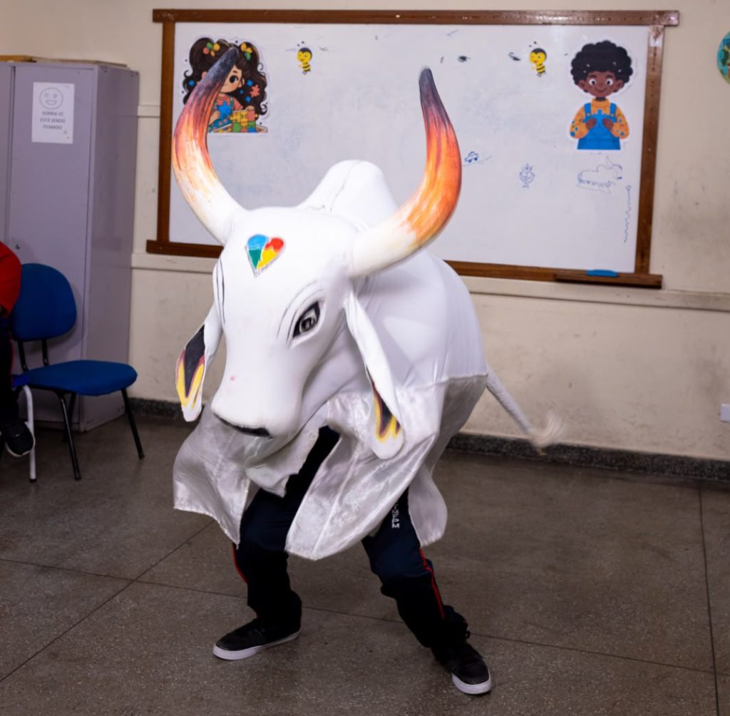 "Corpos que Dançam, Mundos que Sentem" realiza atividades com alunos da Educação Especial da Escola Fueth Paulo Mourão Através da dança, artes visuais e música