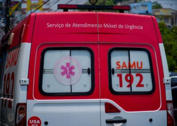 Defensoria aponta que retenção de macas deixou mais de 2,2 mil pessoas sem atendimento do SAMU em Manaus