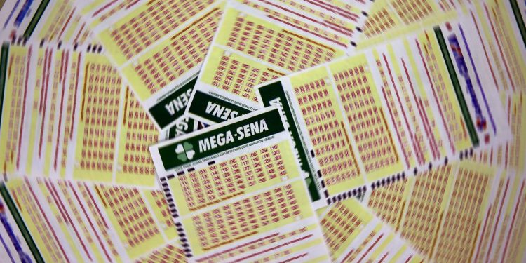 Mega-Sena acumula para R$ 102 milhões; confira os números sorteados