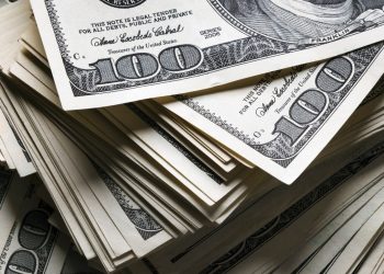Dólar sobe e fecha perto de R$ 5,15 com aversão a risco