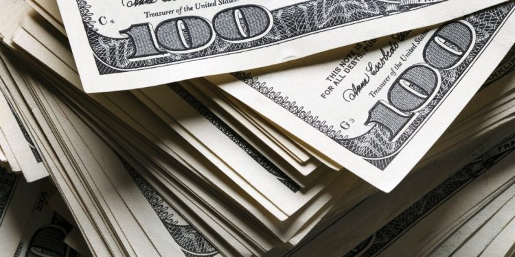Dólar sobe e fecha perto de R$ 5,15 com aversão a risco