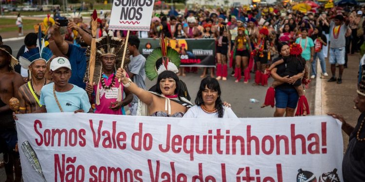Maioria dos projetos no Congresso ameaçam indígenas, diz pesquisa