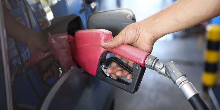 Subsídio de R$ 2,12 ao diesel deve ser mantido por 30 dias