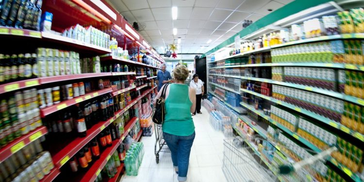 Cesta básica ficou mais barata em 25 capitais em agosto