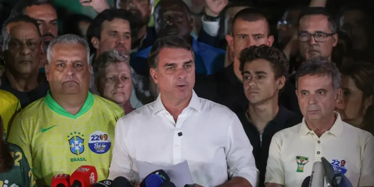 Flávio não reconhece vitória de Lula e tentará anulação do pleito
