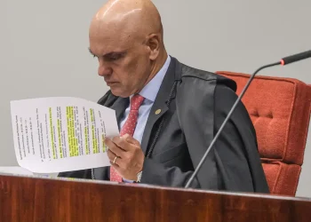 Moraes multa em R$ 5 mil advogado que tentou burlar sistema do STF