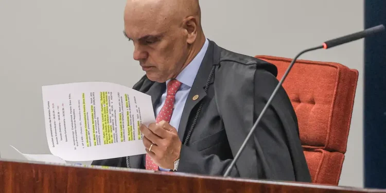Moraes multa em R$ 5 mil advogado que tentou burlar sistema do STF