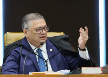 Dino expõe relatório com ameaça de assassinato contra ministros do STF