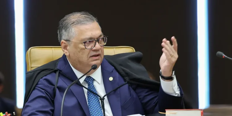 Dino expõe relatório com ameaça de assassinato contra ministros do STF