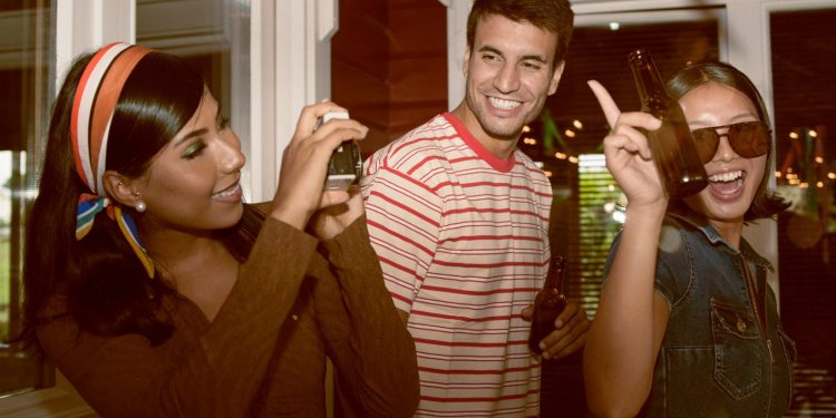 Anos 2000 estão de volta em festa gratuita com DJs no Millennium Shopping