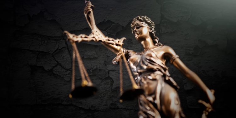 Juiz Fábio Lopes Alfaia profere sentença que condena pastor a quase 82 anos por crimes sexuais em Japurá