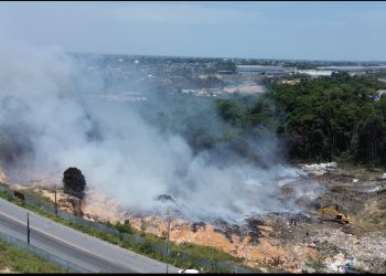 Manaus lidera ranking de pior qualidade do ar no Brasil após incêndio em lixão privado