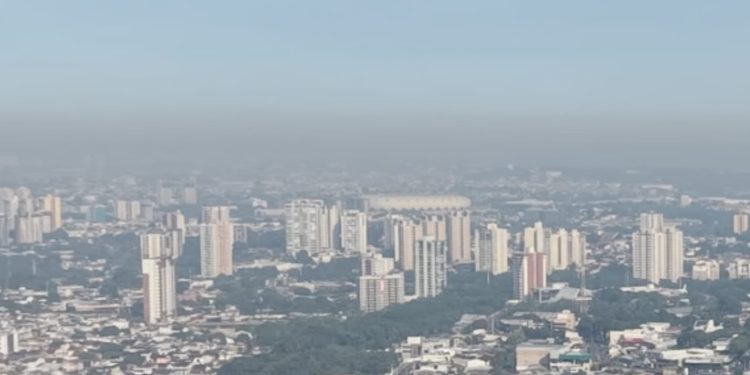 Fumaça volta a atingir Manaus e médico orienta como proteger a saúde