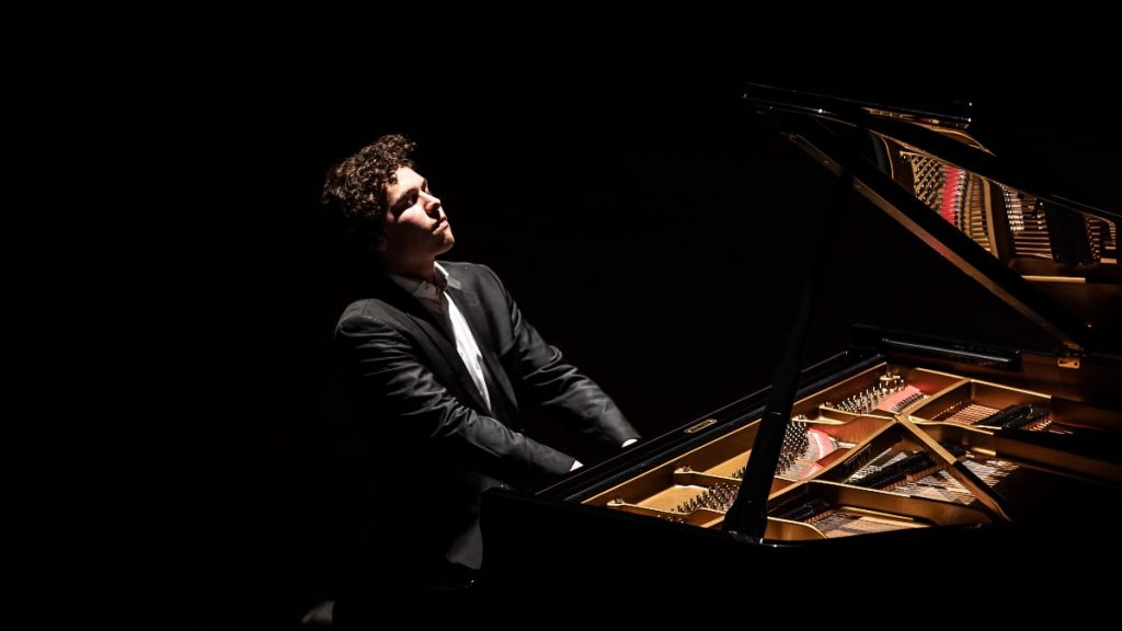 Amazonas Filarmônica recebe nesta quinta-feira(22/10) o pianista vencedor do Concurso Rainha Elisabeth da Bélgica no Teatro Amazonas