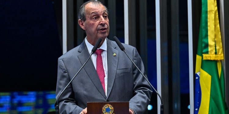 Omar Aziz é eleito governador do Amazonas