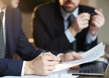 Servidor passa dez anos sem progressão salarial e busca reconhecimento de direitos no Amazonas